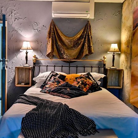 Iszis Guest House Bloemfontein Esterno foto