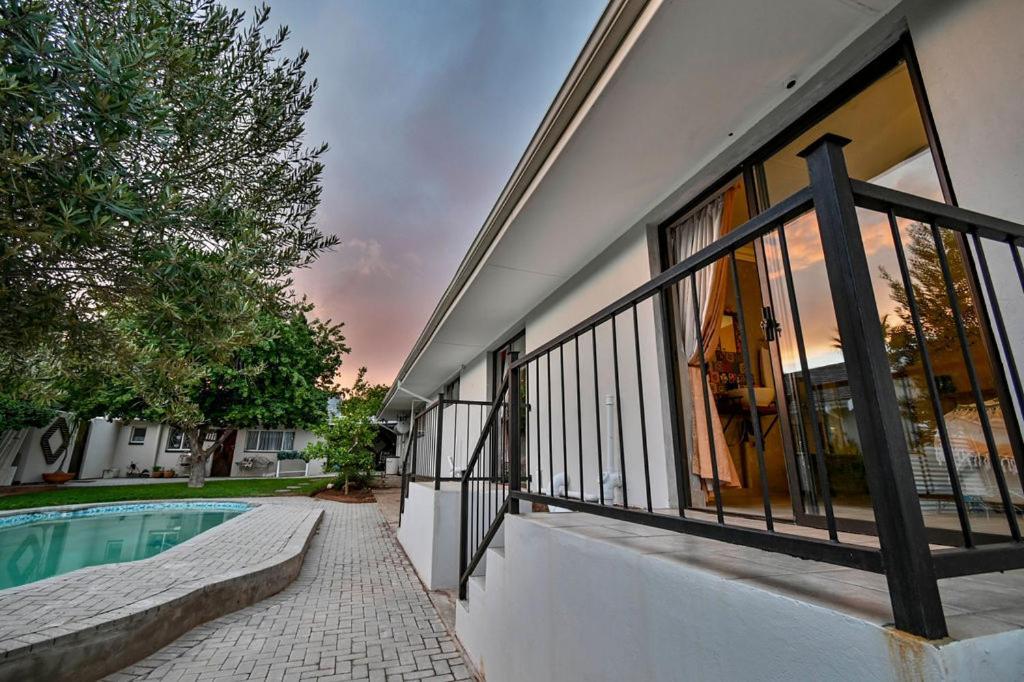 Iszis Guest House Bloemfontein Esterno foto