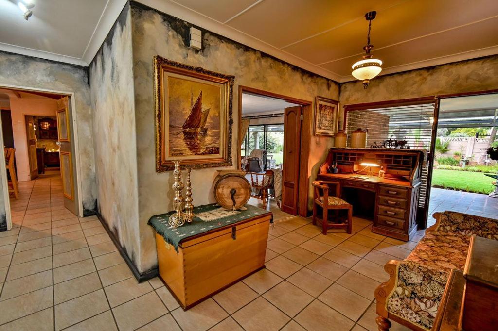 Iszis Guest House Bloemfontein Esterno foto