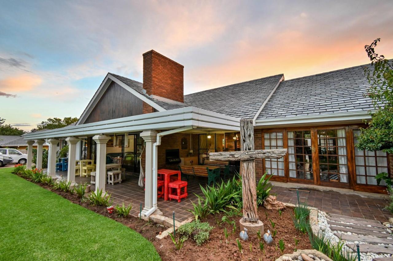 Iszis Guest House Bloemfontein Esterno foto
