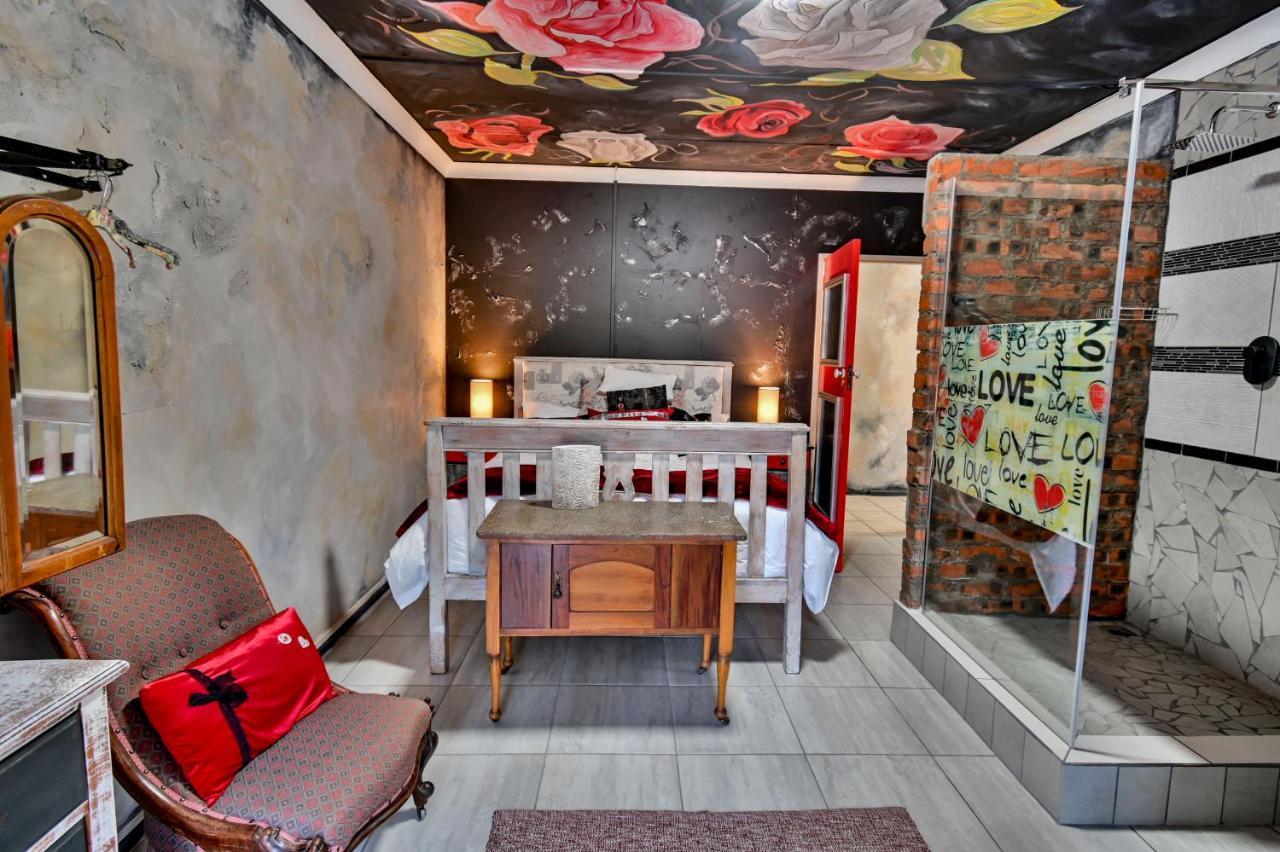 Iszis Guest House Bloemfontein Esterno foto
