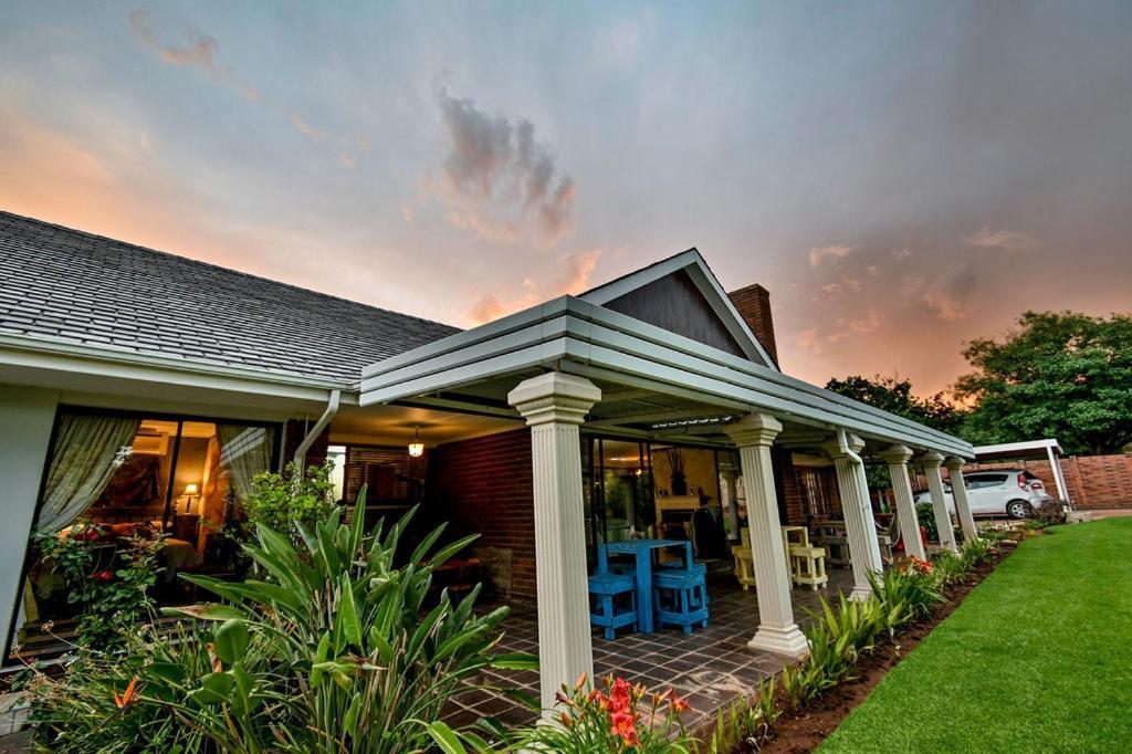 Iszis Guest House Bloemfontein Esterno foto