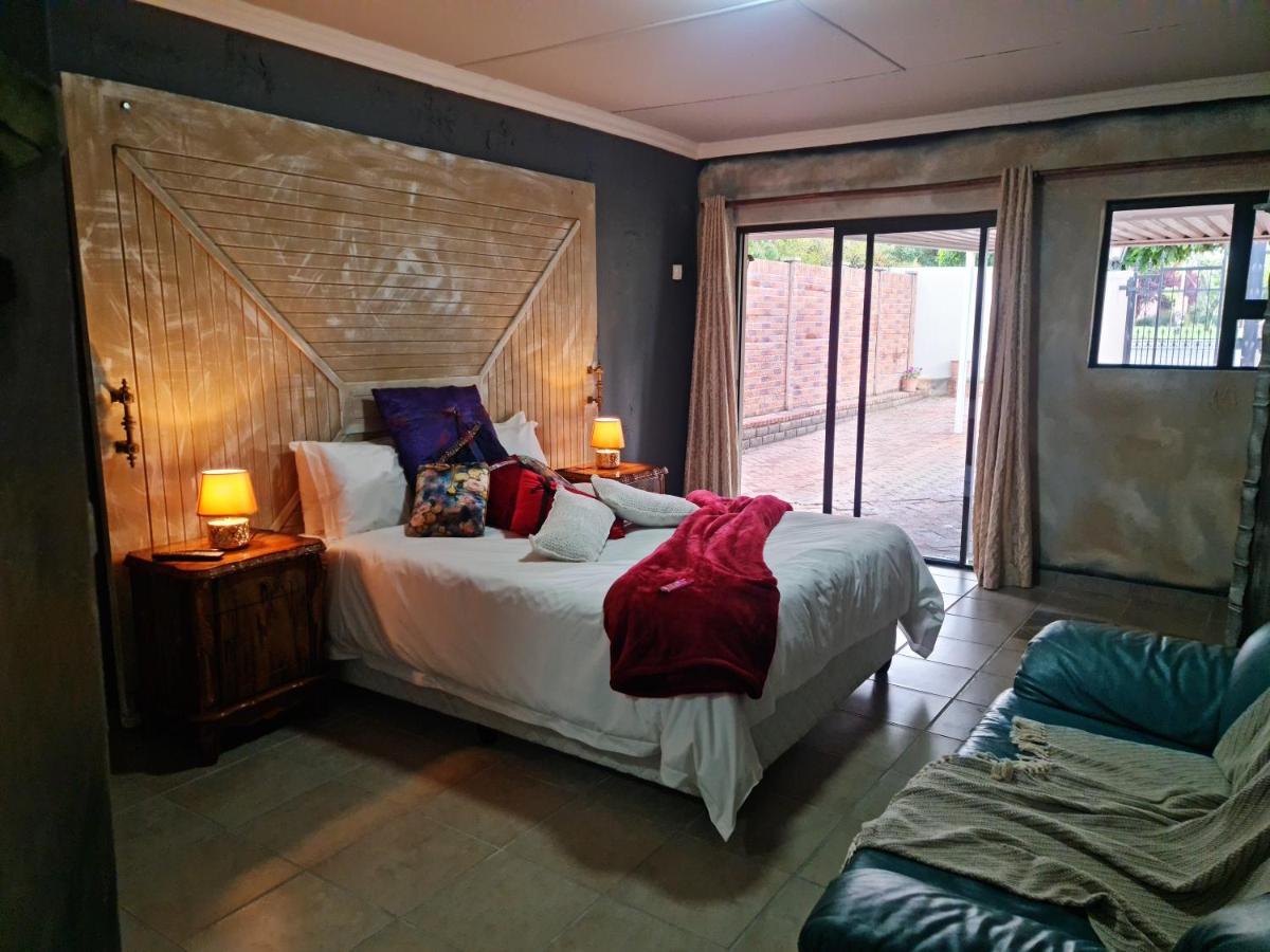 Iszis Guest House Bloemfontein Esterno foto
